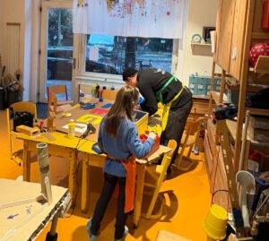 Der Schüli wird für Faschin dekoriert