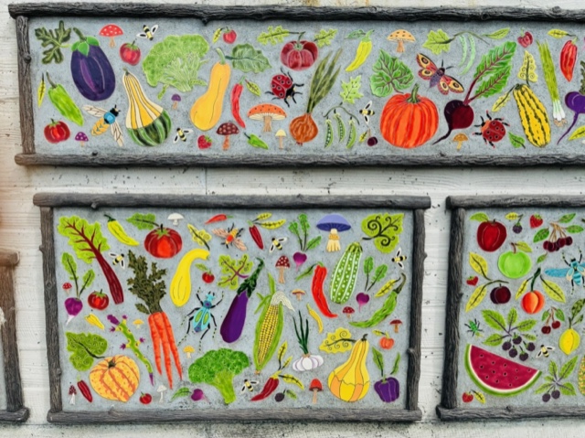 Handgemalte Bilder mit verschiedenem Obst und Gemüse drauf